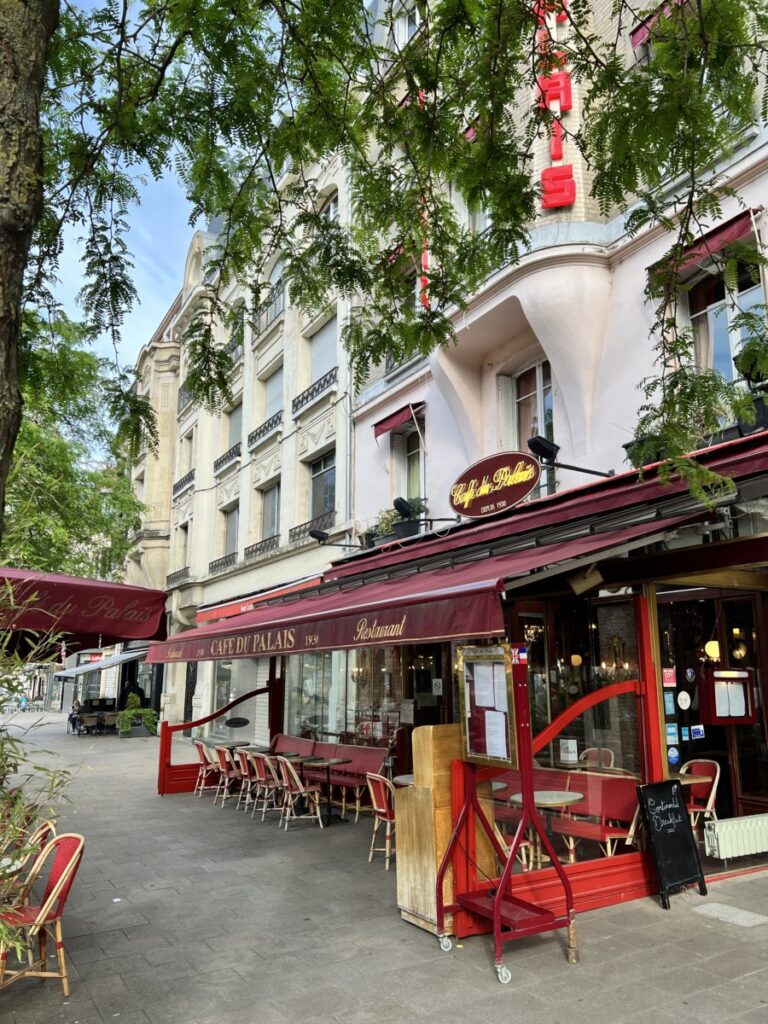 Typisk fransk kafe i Reims, Café du Palais