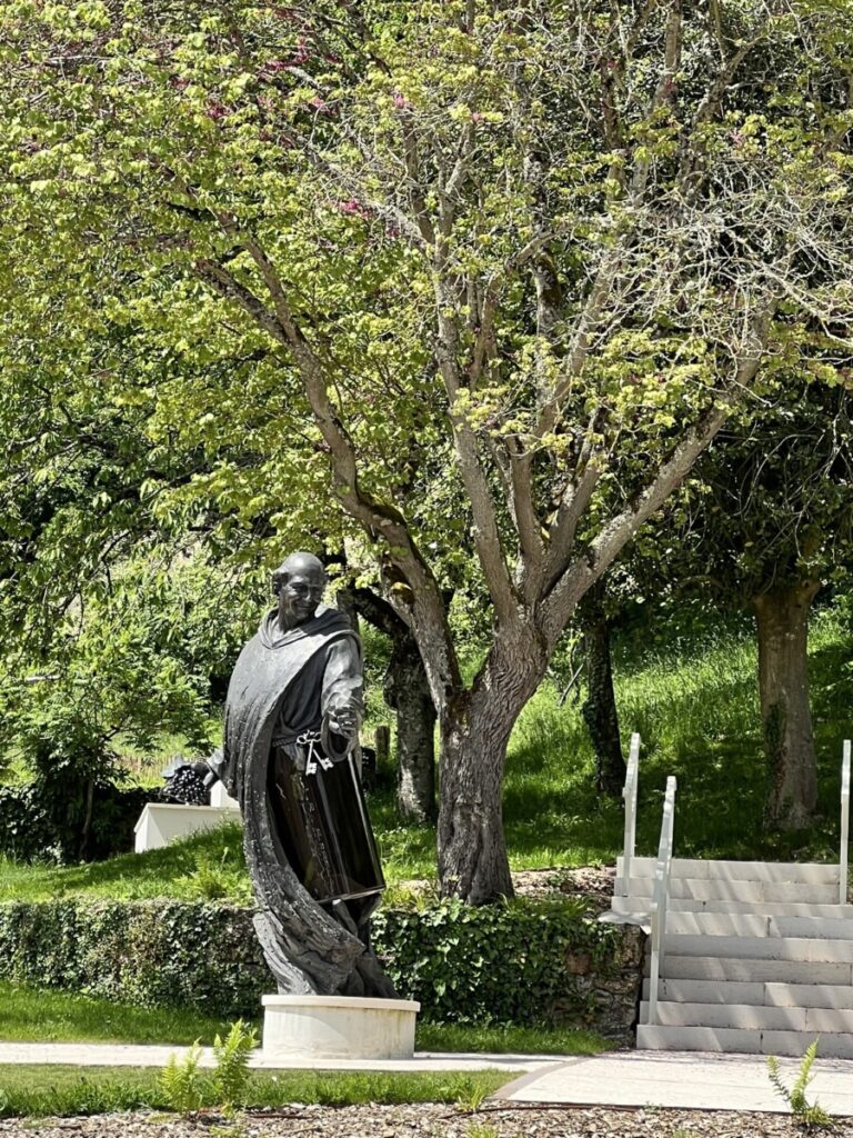 Dom Perignon-statue i Hautevillers