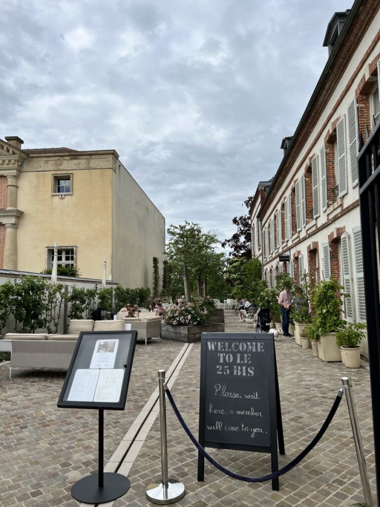 Koselig plass å nyte Champagne i Epernay