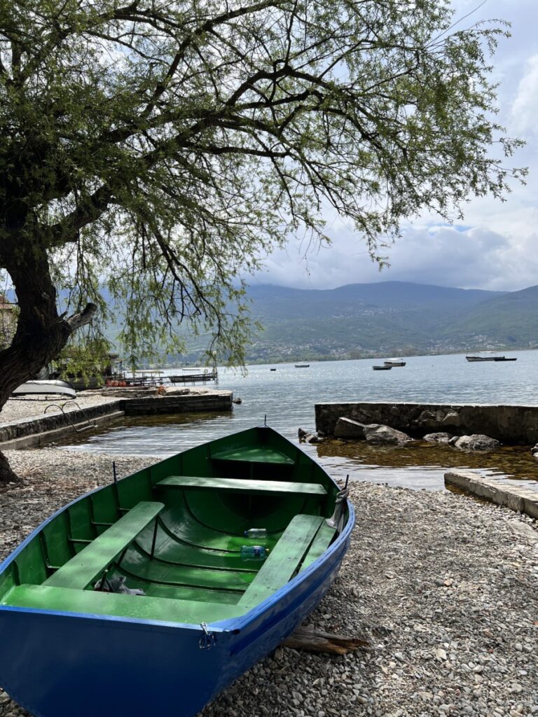 Båt ved Ohrid-sjøen i Makedonia